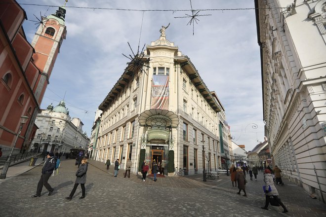 V palači Urbanc v središču Ljubljane domuje prestižnejša različica Galerija Emporium. FOTO: Leon Vidic
