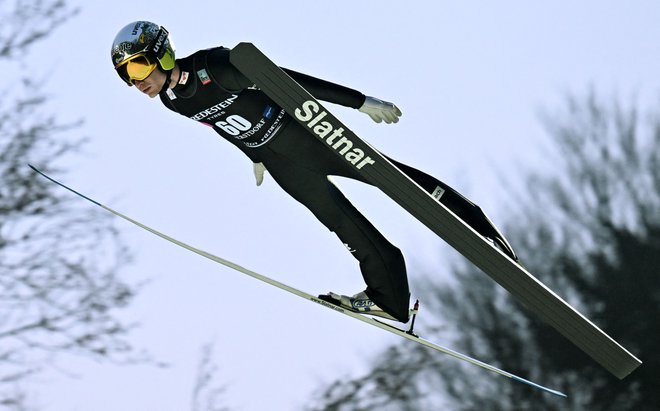 Anže Lanišek je v kvalifikacijah za jutrišnjo tekmo v Oberstdorfu potrdil vrhunsko pripravljenost. FOTO: Christof Stache/AFP
