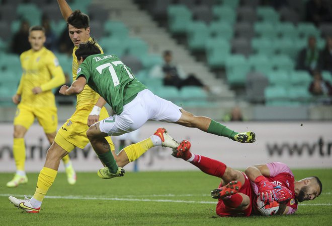 Derbi Ljubljanske kotline v Stožicah je še eden v nizu, v katerem bo v ospredju trener zeleno-belih Dino Skender. FOTO: Jože Suhadolnik/Delo
