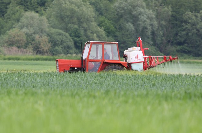 Kmetijstvo je še vedno največji onesnaževalec podzemnih voda, a se to počasi spreminja. FOTO: Tadej Regent/Delo
