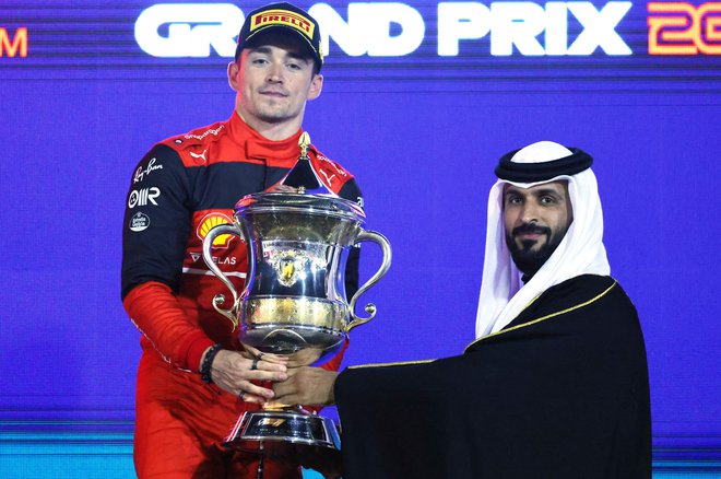 Tudi ko je Ferrari zadnjič zmagal, leta 2019 je v Singapurju slavil Sebastian Vettel, je šlo za dvojno zmago. Drugi je bil takrat Charles Leclerc (na fotografiji), ki je tokrat stopil na najvišjo stopničko.&nbsp;FOTO: Giuseppe Cacace/AFP
