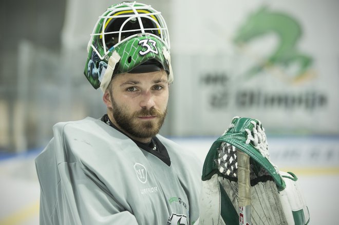 Žan Us je imenitno branil v nedeljo, danes bo pred njim nov izziv na odločilni tekmi v boju za polfinale ICEHL. Foto Jure Eržen
