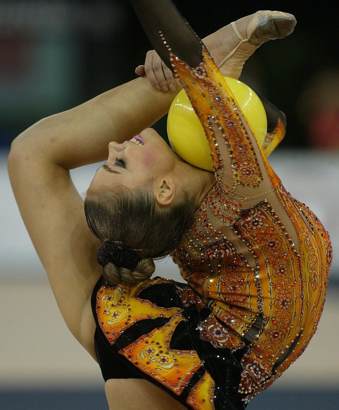 Nekoč je bila Alina Kabajeva vrhunska ritmična gimnastičarka, veljala je za najbolj gibčno Rusinjo. FOTO: Reuters
