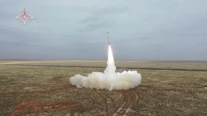 Izstrelitev ruske balistične rakete Iskander med vojaškimi vajami februarja letos. FOTO:&nbsp;Reuters
