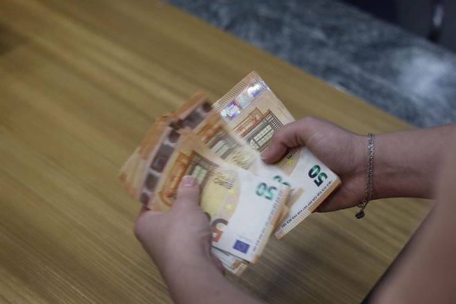 Po spremenjenem zakonu o dohodnini bo ministrstvo za finance vsako leto pred koncem leta objavilo novo lestvico dohodnine. FOTO: Leon Vidic/Delo
