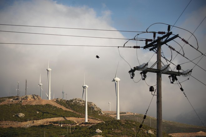 Strošek materiala in vzdrževanje vetrne elektrarne znaša približno petino vseh prihodkov. FOTO: Jure Eržen
