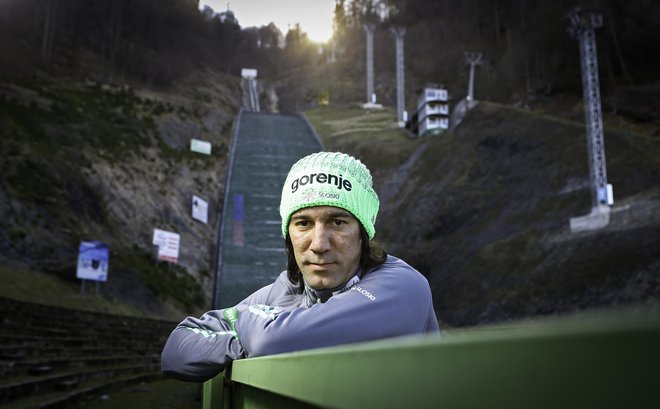 Primož Peterka je prvi slovenski skakalec z velikim kristalnim globusom. FOTO:&nbsp;Jože Suhadolnik/Delo
