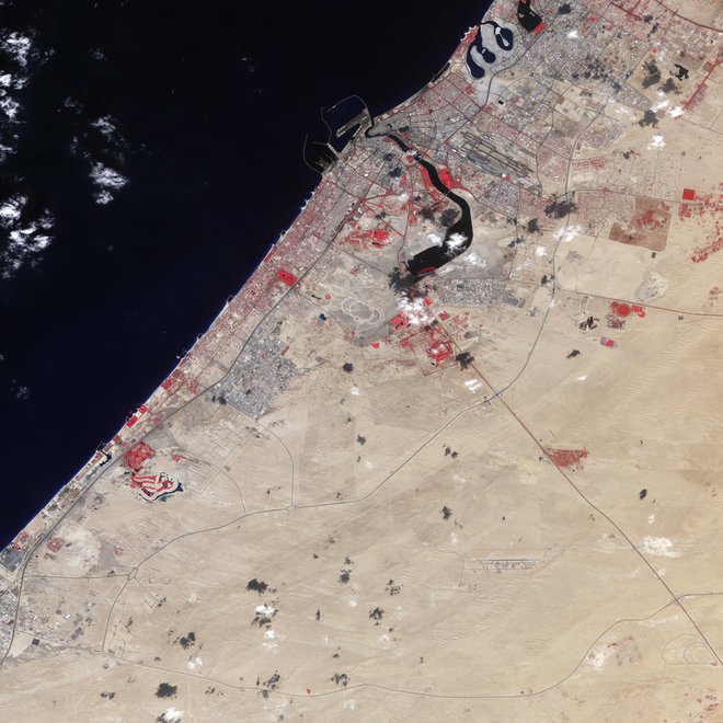 Dubaj oktobra 2002 FOTO: Nasa
