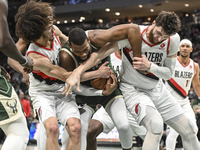 Vedno v boju: Jusuf Nurkić, desno, je pobesnel, ko so mu žalili družinske člane. FOTO: Benny Sieu/USA Today Sports
