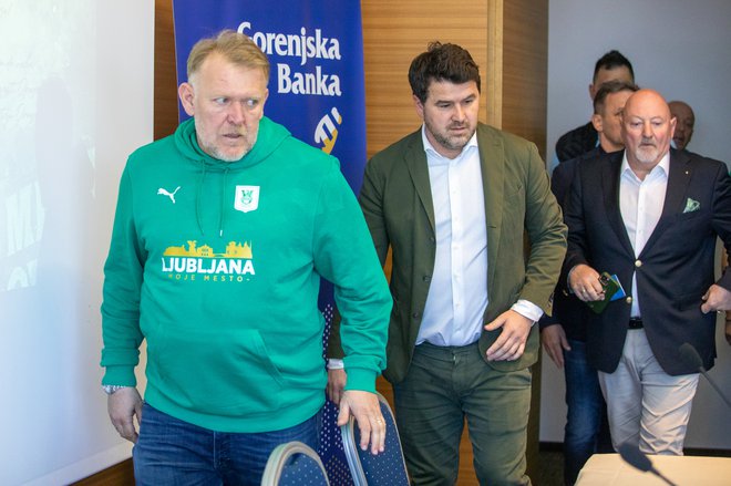 Robert Prosinečki je prišel, toda na Olimpijinem trenerskem stolčku ga čaka zahtevna naloga. FOTO: Voranc Vogel/Delo
