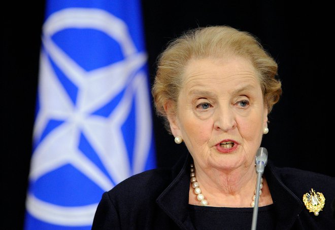 Madeleine Albright, ki je ameriško zunanjo politiko vodila za časa predsedovanja Billa Clintona, je umrla za rakom. FOTO: John Thys/AFP

