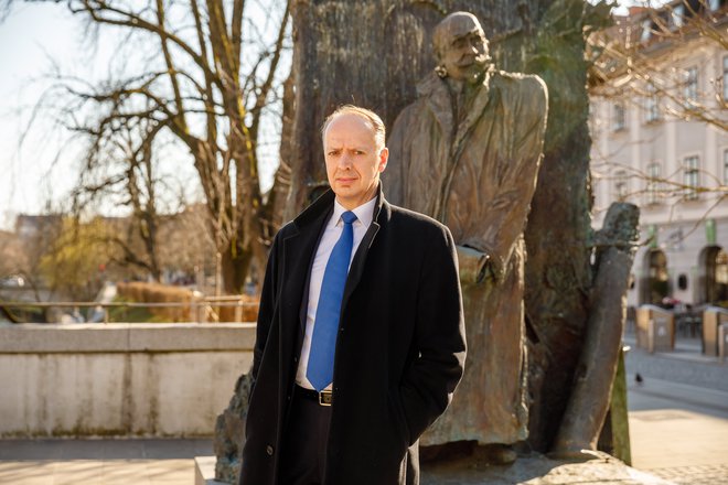 Andrej Benedejčič, bivši ambasador v Rusiji, stalni predstavnik Slovenije pri Natu v Bruslju, vodja misije pri Ovseju na Dunaju, zdaj veleposlanik za nadzor oborožitve, razorožitev in neprofileracijo na zunanjem ministrstvu. FOTO: Črt Piksi/Delo
