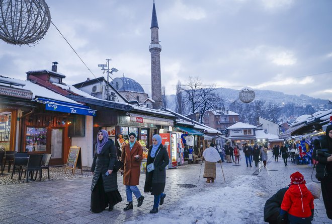 Radiotelevizija v BiH zaradi tritedenske blokade računa ne more izplačati plač in pokriti stroškov. FOTO: Jože Suhadolnik/Delo
