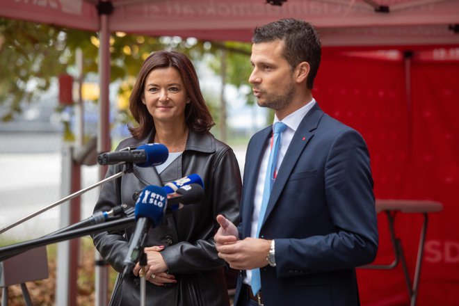 Javnomenjske rejtinge strank je mogoče zbijati tudi prek diskreditacij njihovih posameznih kandidatov.&nbsp; FOTO: Voranc Vogel
