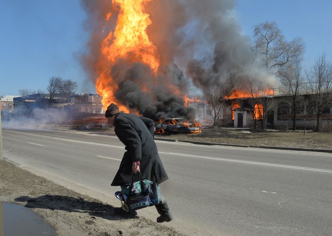 Takšni so videti ti naši dnevi. FOTO: Sergey Bobok/AFP
