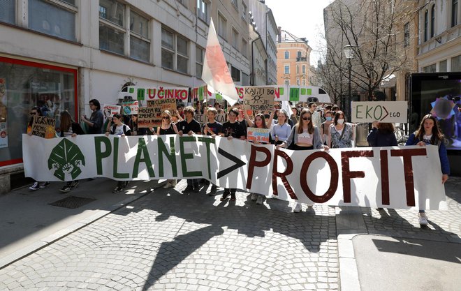 Ves profit nastaja na planetu, pogosto na račun planeta. FOTO: Črt Piksi/Delo
