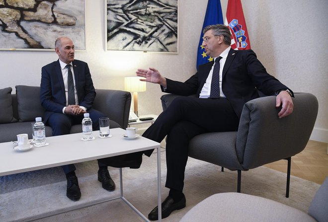 
Predsednik vlade Janez Janša in hrvaški kolega Andrej Plenković sta se sestala že osmič v mandatu tretje Janševe vlade. FOTO:&nbsp;Damir Krajac/Cropix
