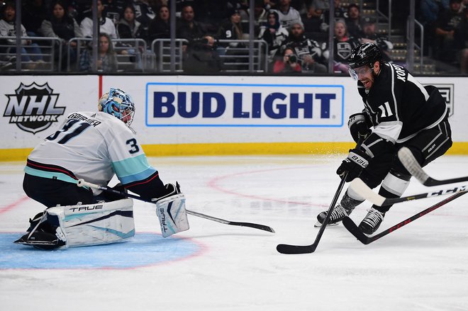 Anže Kopitar (ldesno) in soigralci so visoko izgubili. FOTO: Gary A. Vasquez/Usa Today Sports
