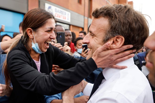 Emmanuela Macrona so se razveselili v Dijonu.

FOTO: Ludovic Marin/AFP
