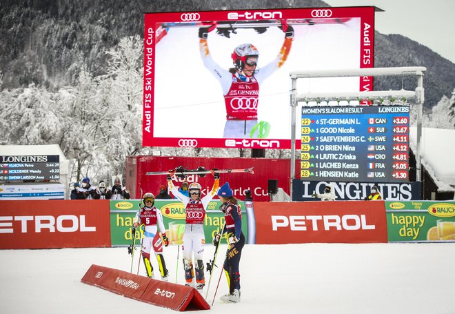 Slovakinja Petra Vlhova je bila nazadnje najboljša lisička, tako kot največkrat v zadnjih desetih letih je bila tudi ta tekma v Kranjski Gori. FOTO:&nbsp;Matej Družnik/Delo
