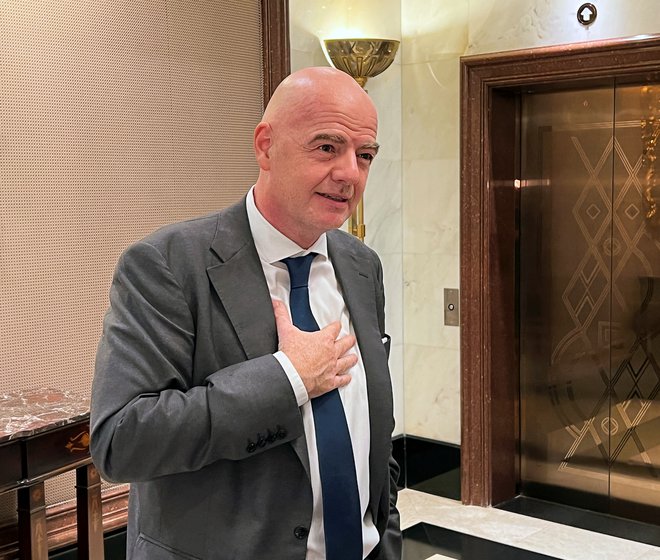 Predsednik FIFA Gianni Infantino med intervjujem v hotelu Ritz-Carlton v Dohi. FOTO: Imad Creidi/Reuters
