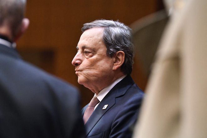 Mario Draghi je poklical Vladimirja Putina, saj tako delujeta tudi francoski predsednik in nemški kancler. FOTO: John Thys/AFP

