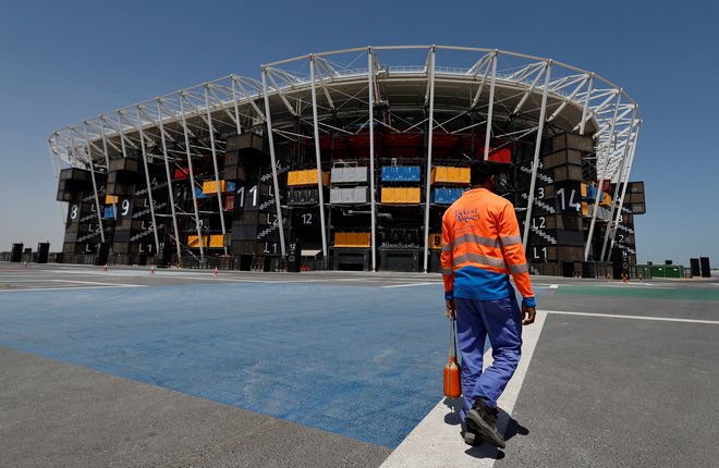 Štadioni na nogometnem SP v Katarju ne bodo prazni, trlo se bo ljudi. FOTO: Hamad I Mohamed/Reuters
