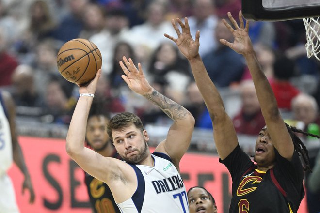 Luki Dončiću je zmanjkal le en skok do novega trojnega dvojčka. FOTO: David Richard/USA Today Sports
