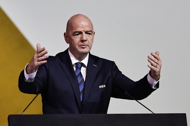 Predsednik Fife Gianni Infantino bi samo z obema rokama grabil denar. FOTO: Hamad I Mohamed/Reuters
