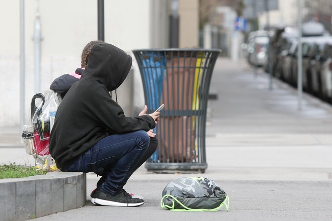 V Sloveniji stroka domneva, da imamo že danes med 2500 in 3000 otrok, ki so zaradi nepravilne uporabe novih tehnologij popolnoma nefunkcionalni. FOTO: Marko Feist/Slovenske novice
