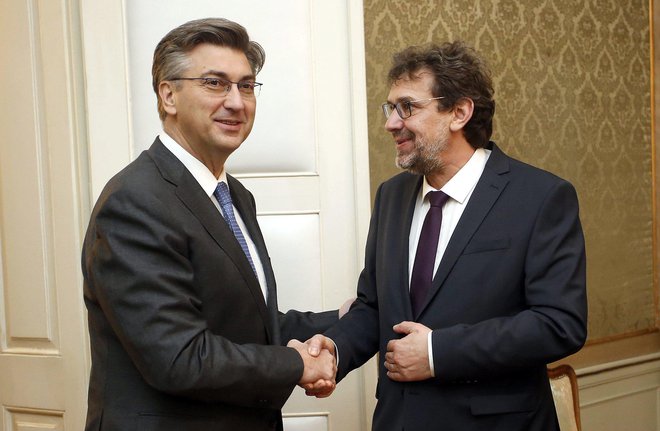 Tomislav Žigmanov (desno na nedavnem srečanju s hrvaškim premierom Andrejem Plenkovićem) je dolgoletni izpostavljeni predstavnik Hrvatov v Srbiji. FOTO: Damjan Tadić/Cropix
