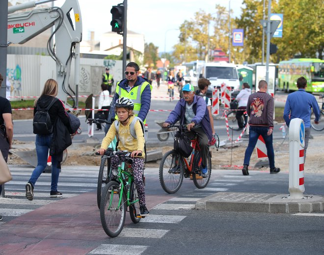 V Ljubljani z okolico se kolesarskih poti ne gradi prav veliko. Foto Jože Suhadolnik/Delo
