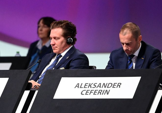 Alejandro Dominguez (Conmebol) in Aleksander Čeferin (Uefa) med kongresom Fife v Dohi. FOTO: Franck Fife/AFP
