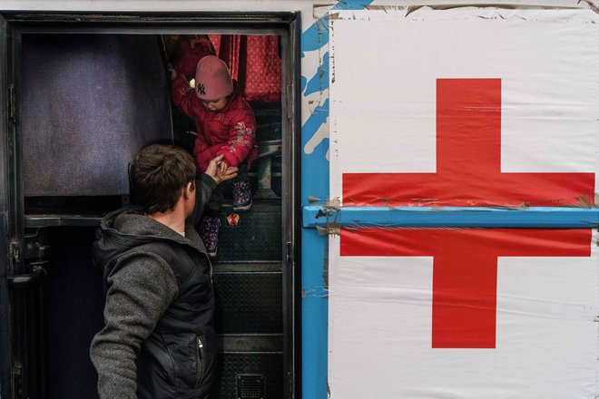 Rdeči križ ni uspel z evakuacijo. FOTO: Emre Caylak/AFP
