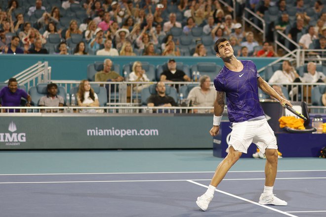 Carlos Alcaraz proslavlja med dvobojem s Hubertom Hurkaczem. FOTO: Geoff Burke/USA Today Sports
