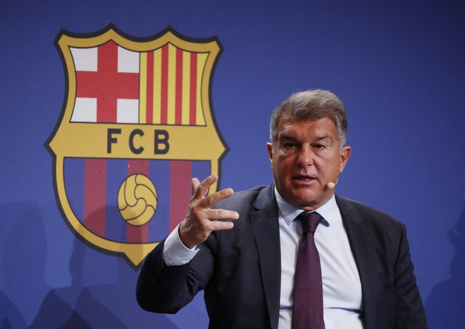 Predsednik FC Barcelona Joan Laporta deluje na&nbsp; Foto Albert Gea Reutersna močnih obratih, rešuje klub in ustanvalja superligo. FOTO: Albert Gea/Reuters
