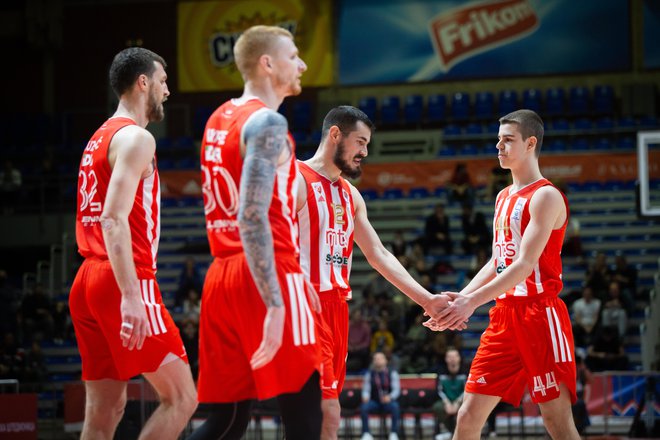 Košarkarji Crvene zvezde med nedavno tekmo s Krko v Beogradu. FOTO: Đorđe Kostić/Crvena zvezda mts
