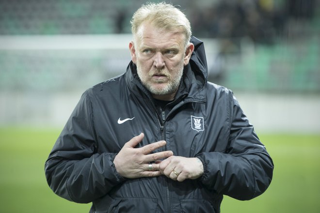 Robert Prosinečki je vodil prvo tekmo kot trener ljubljanskega kluba, za katerega je nastopal tudi kot igralec. FOTO: Jure Eržen/Delo
