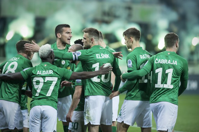 Olimpija in njen trener Robert Prosinečki gresta v Maribor z lepo popotnico visoke zmage proti Radomljam. FOTO:: Jure Eržen/Delo
