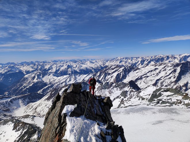 Vzpon na Veliki Klek ponuja osupljive razglede, ki ob lepem vremenu sežejo vse do slovenskih Alp. Foto Maja Grgič
