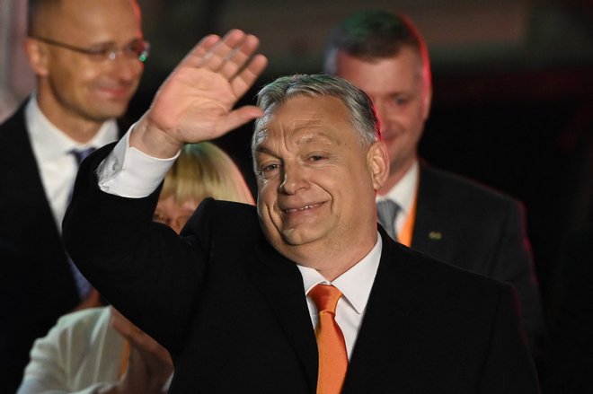 Prepričljivo zmago stranke Viktorja Orbána je težko razumeti drugače kot močan mandat za nadaljevanje politike zadnjih dvanajstih let. Foto Attila Kisbenedek/Afp
