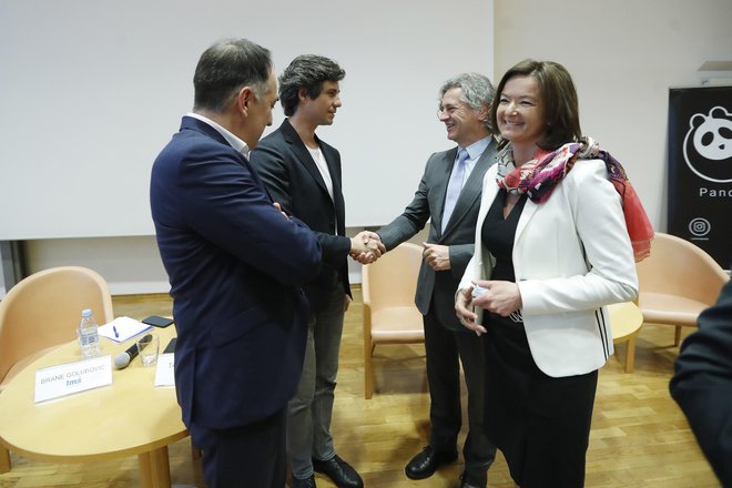 Medsebojnim zapletanjem glede vročega krompirja, po kakšni formuli bodo ob neopuščenih mandatarskih ambicijah Tanje Fajon, določili mandatarja v primeru zmage na volitvah, se izogibajo.&nbsp; FOTO: Leon Vidic
