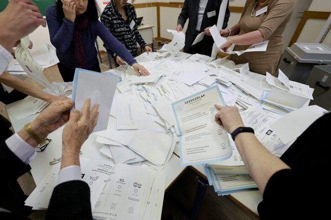 Volivce so na referendumu&nbsp;pričakala štiri vprašanja. FOTO:&nbsp;Leonhard Foeger/Reuters
