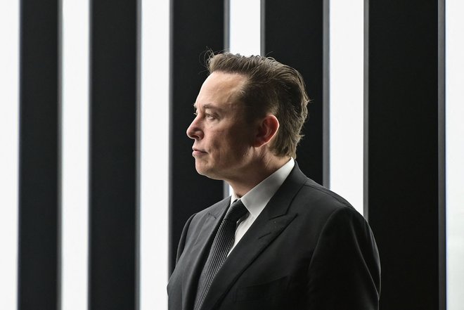 Musk, sicer ustanovitelj podjetij Tesla in Spacex, je postal lastnik 9,2-odstotnega deleža Twitterja, je v ponedeljek razkrila ameriška komisija za vrednostne papirje in borzo. FOTO: Patrick Pleul/AFP
