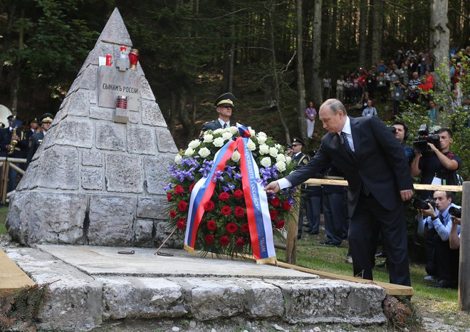 Slovesnosti ob Ruski kapelici se je leta 2016 udeležil tudi ruski predsednik Vladimir Putin. Letos slovesnosti ni pričakovati. FOTO: Tomi Lombar/Delo