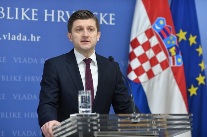 &raquo;Evro je na Hrvaškem že zdaj del vsakdana, uvedba evra bo pomenila tudi višjo bonitetno oceno države,&laquo; je poudaril hrvaški finančni minister Zdravko Marić. FOTO: Goran Mehkek/Cropix
