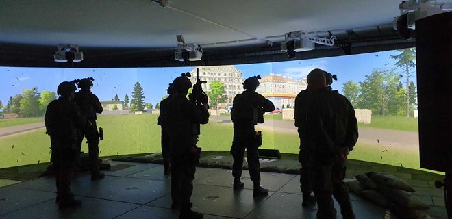 Sistem je namenjen za trening taktike moštva, veščine komunikacije in učinkovitosti v boju v različnih razmerah. FOTO: Guardiaris
