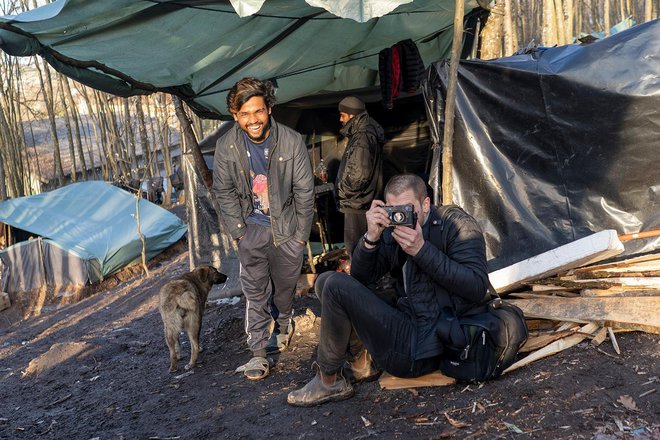 Besedi keine chance je v odgovor na vprašanje, ali obstaja možnost, da bi se prebil na Hrvaško, izgovoril eden od protagonistov projekta, begunec iz Sirije. FOTO: Nika Autor
