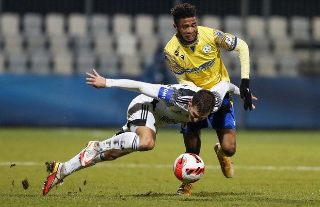 Kaheem Parris je zabil velemojstrski gol po prodoru v kazenski prostor Celja. FOTO: Matej Druznik
