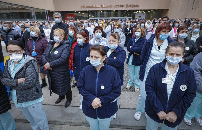 Ureditev razpadlega sistema plač v javnem sektorju bo ena prvih javnofinančnih nalog nove vlade, skupaj z verjetno pripravo rebalansov državnih proračunov za letos in prihodnje leto.&nbsp;FOTO: Jože Suhadolnik
